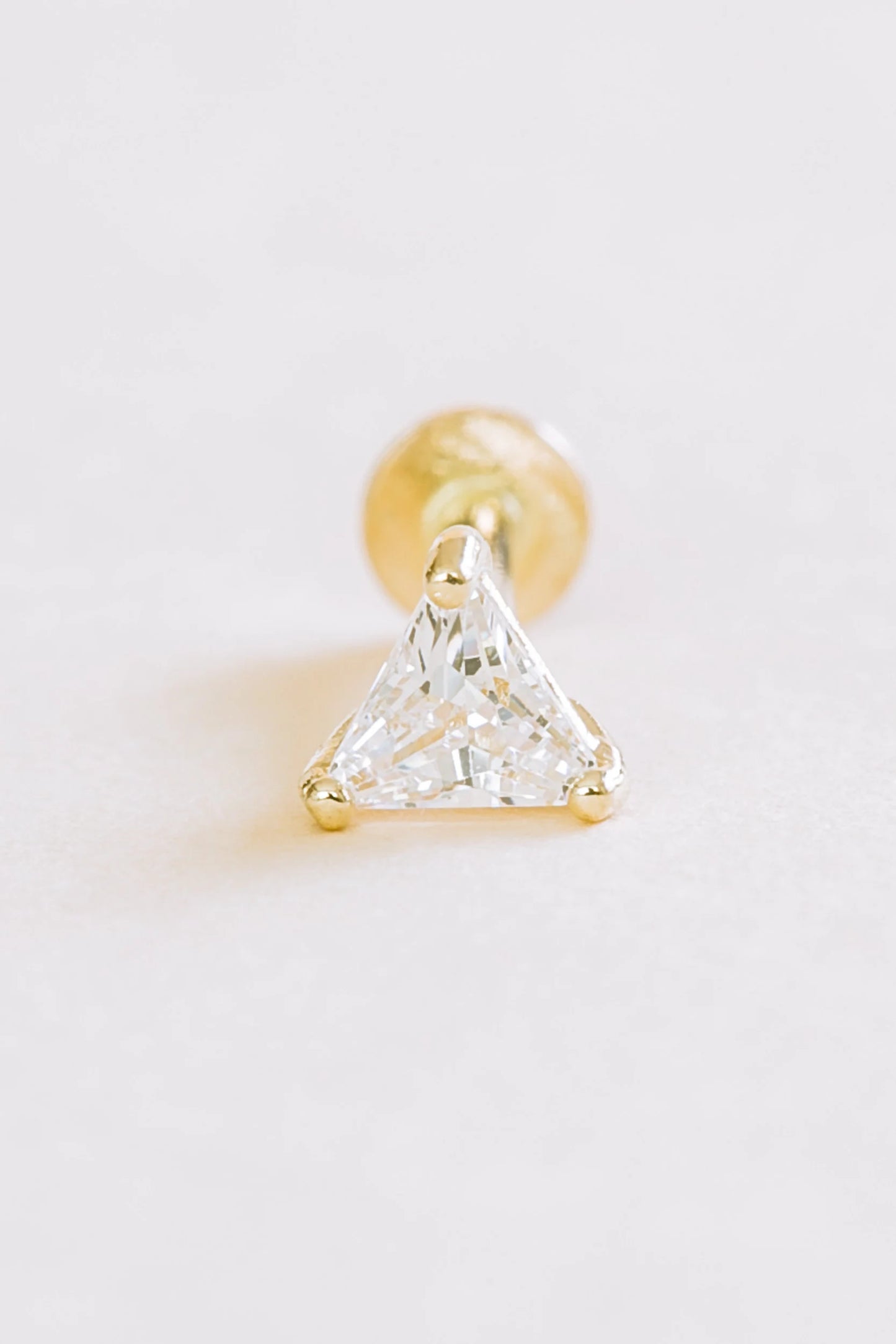 Boucles d’oreilles puces CXL by Christian Lacroix – Cristal triangulaire