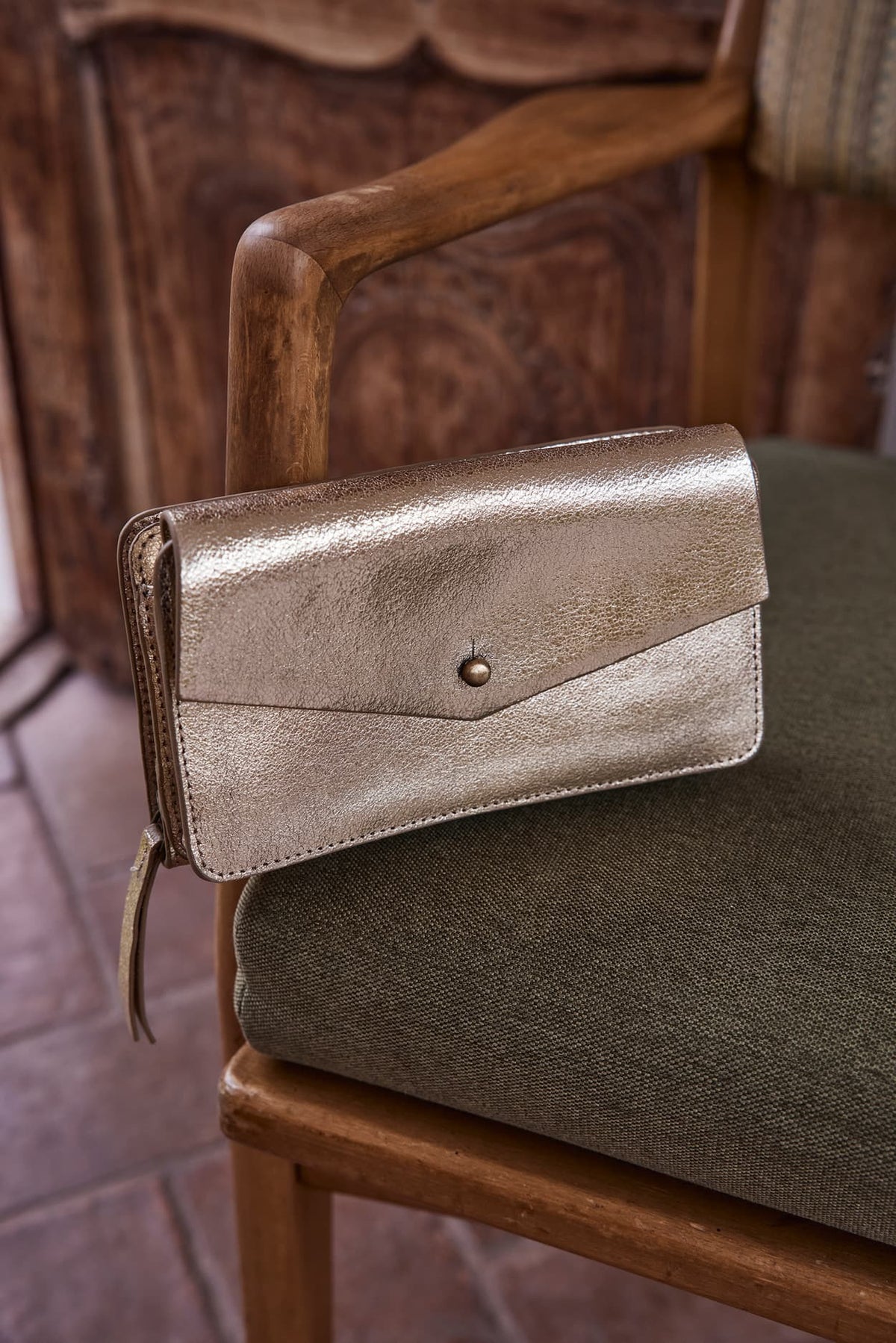 Sac à bandoulière téléphone Maison 123 Gabriel en cuir – Collaboration Harrison Prignet