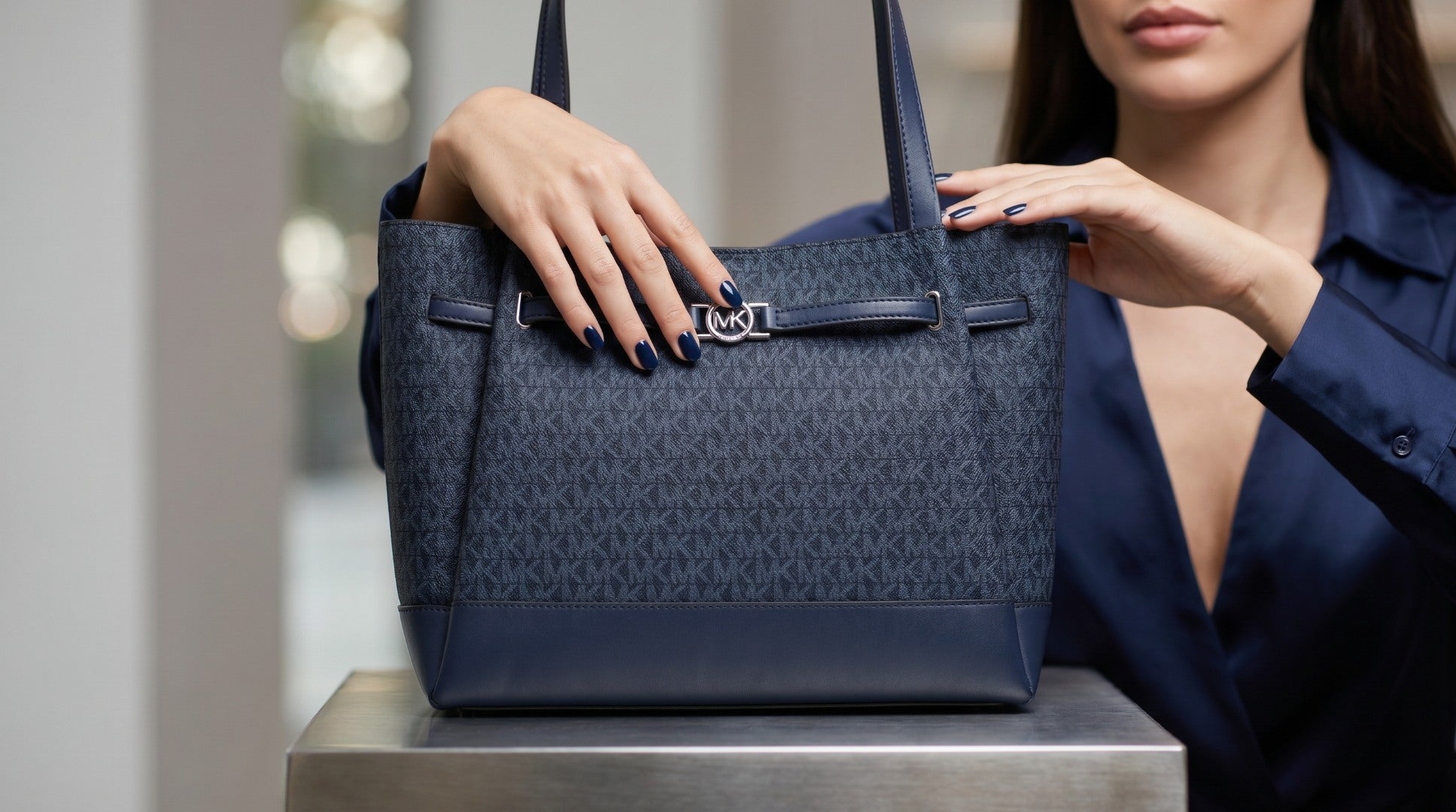 Sac cabas femme Michael Kors Reed Large Belted Tote bleu marine